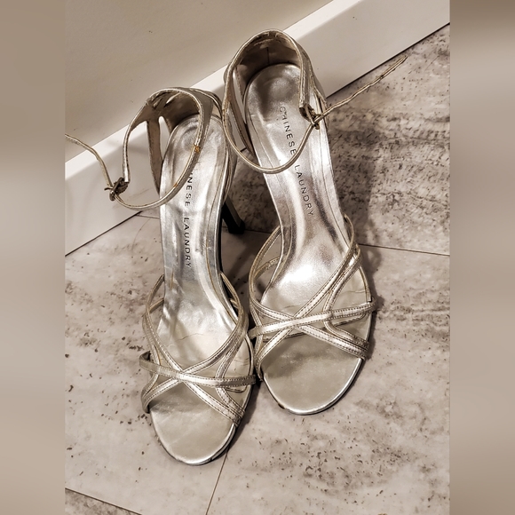 2/$36  👠silver strappy saddles - sz 8 - Picture 3 of 12